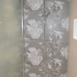 Dusche Bad DG.JPG