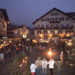 Wolfgangseer Advent in St. Gilgen.jpg